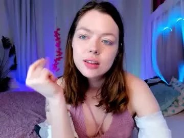 lunarlily7 from Chaturbate