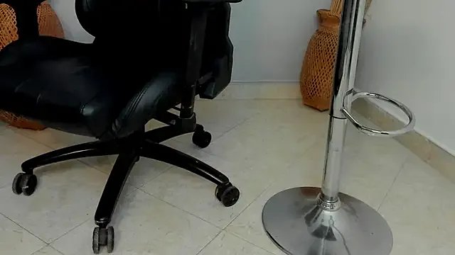 Amelia_Brixton from StripChat