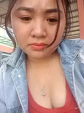 Bee-bgolden on StripChat 