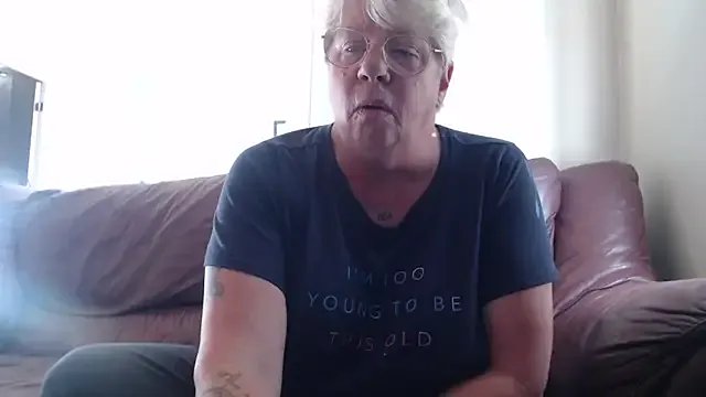 canadiancougar1965 on StripChat 