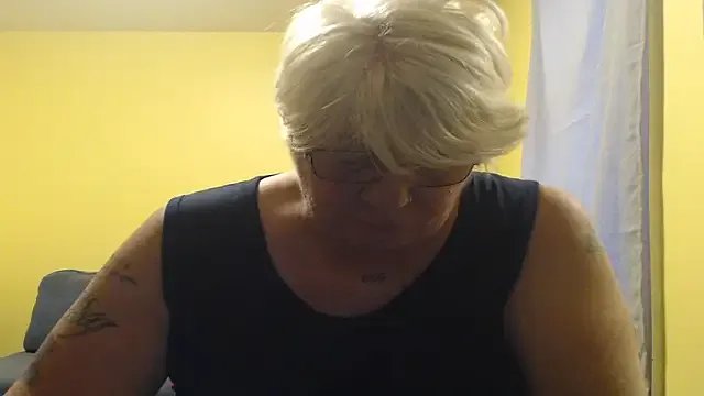 canadiancougar1965 on StripChat 