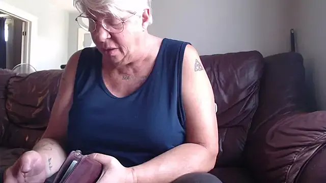 canadiancougar1965 on StripChat 