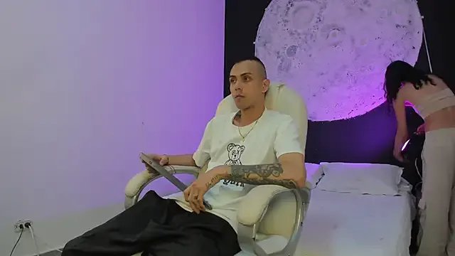 DerryAndIzzy on StripChat 