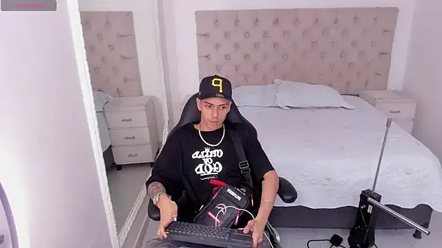 DerryAndIzzy on StripChat 