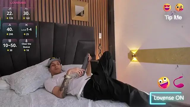 DerryAndIzzy on StripChat 