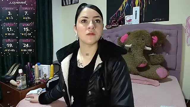 Emmie_Hot on StripChat 