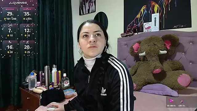 Emmie_Hot on StripChat 