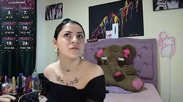 Emmie_Hot on StripChat 
