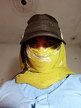 HotAishaa from StripChat