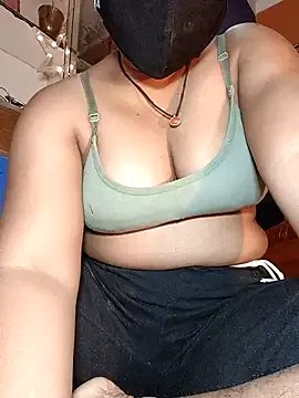 HotAishaa from StripChat