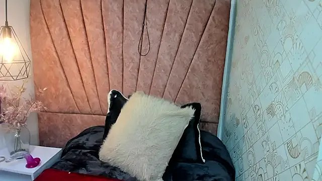 Issa_Milf__ on StripChat 