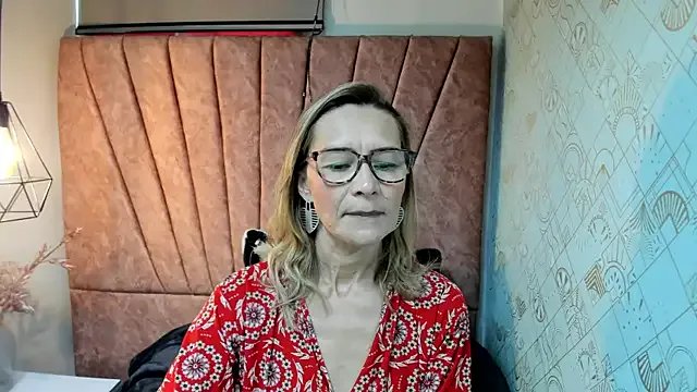 Issa_Milf__ on StripChat 