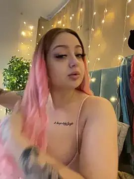 KellyMoors on StripChat 