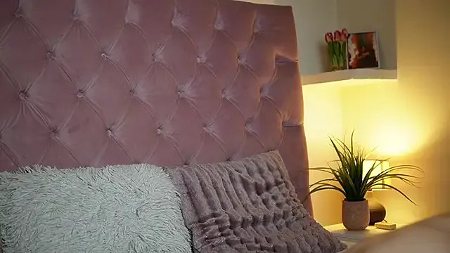 MaiaMini on StripChat 