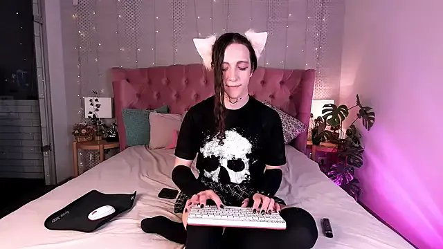 SilverMuse from StripChat