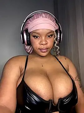 YellowHoneyDip on StripChat 